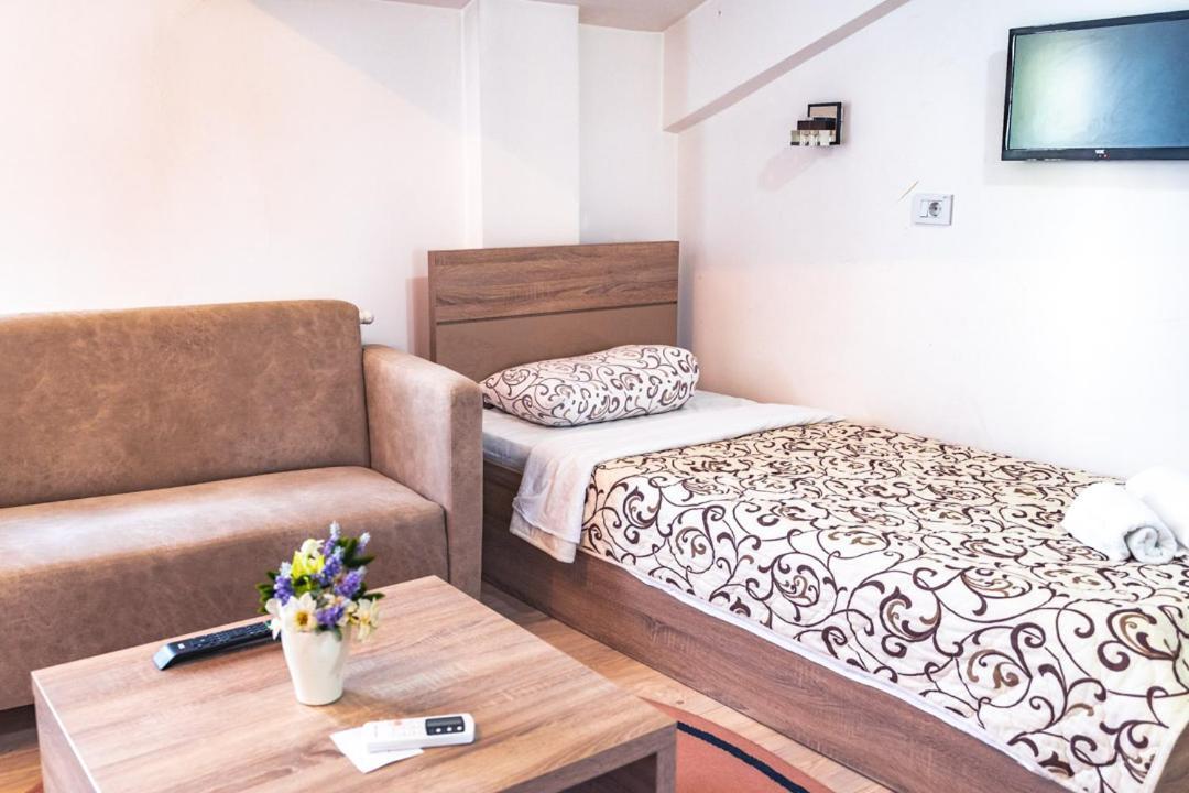 Hotel Zeleni Vir Ni 外观 照片