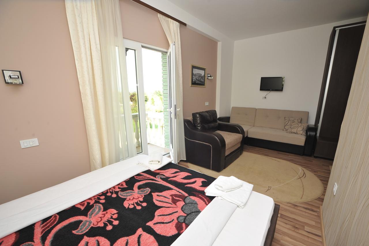 Hotel Zeleni Vir Ni 外观 照片