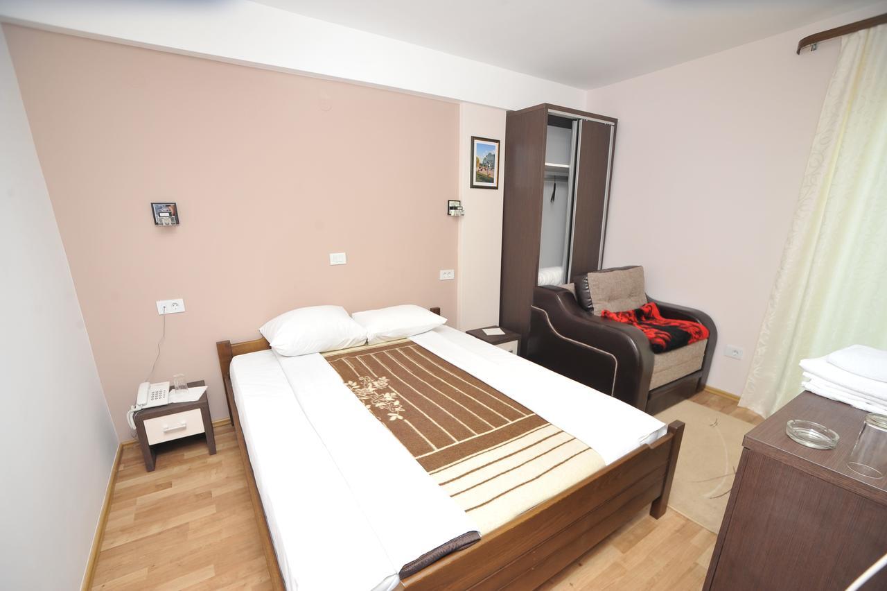 Hotel Zeleni Vir Ni 外观 照片