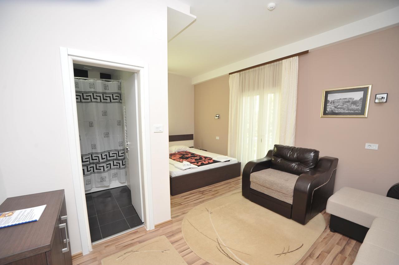 Hotel Zeleni Vir Ni 外观 照片