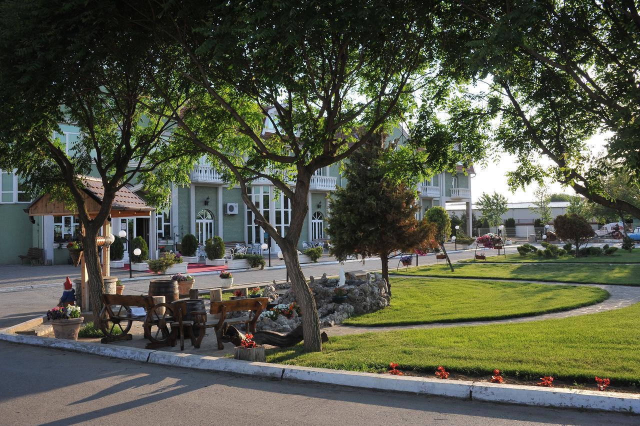 Hotel Zeleni Vir Ni 外观 照片