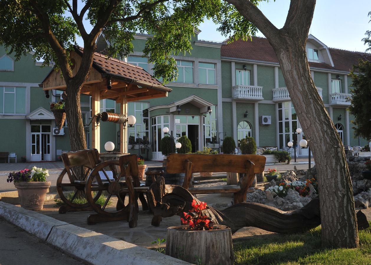 Hotel Zeleni Vir Ni 外观 照片