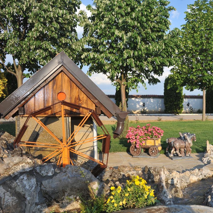 Hotel Zeleni Vir Ni 外观 照片