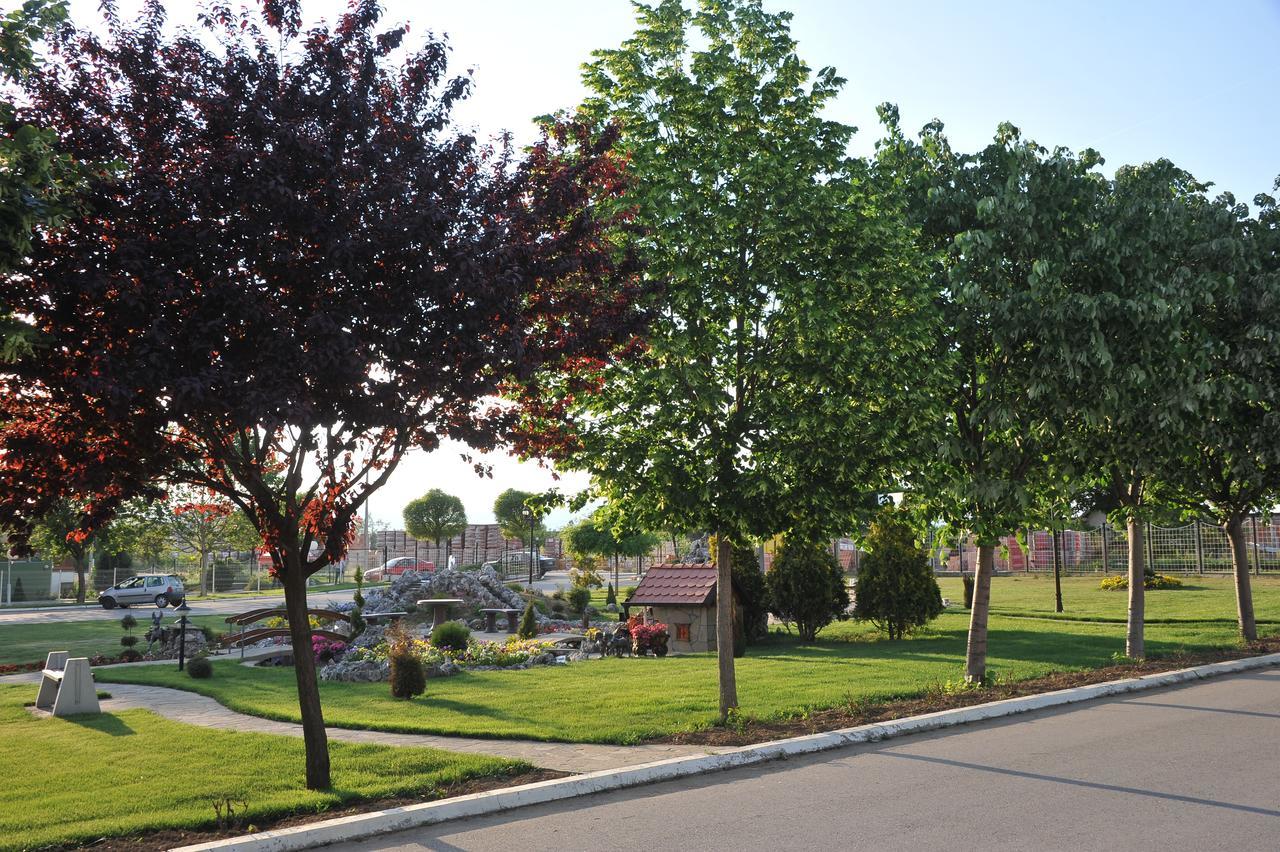 Hotel Zeleni Vir Ni 外观 照片