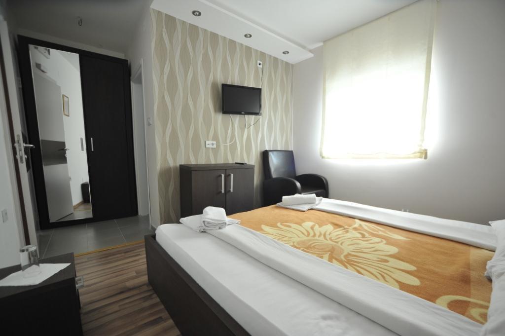 Hotel Zeleni Vir Ni 外观 照片